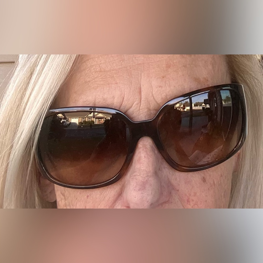 CHANEL SUN GLASSES authentic Tortoise shell frames and amber lens excellent 🤎